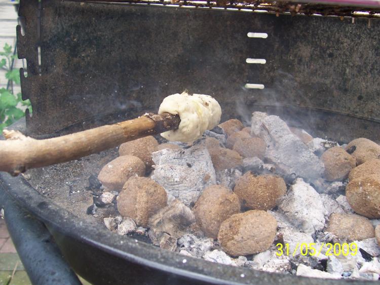 Stockbrot mit Kräutern | Kochmeister Rezept