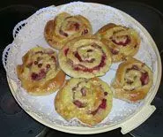 Vanilleschnecken mit Johannisbeeren und Rhabarber