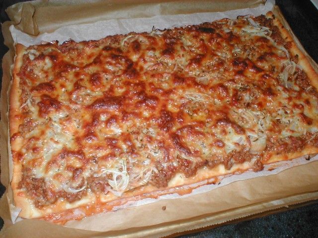 Pikante Hack-Zwiebel-Pizza für Eilige (oder Faule...) | Kochmeister Rezept