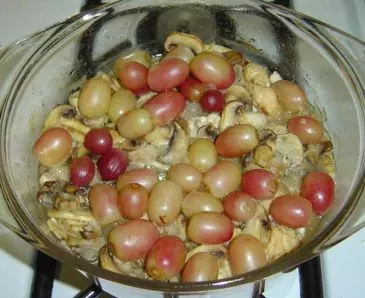 Hähnchenbrustfilet in einer Weintrauben-Estragon-Sauce