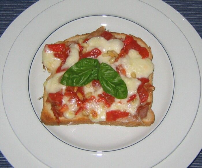 Toast mit Tomaten, Paprika und Mozzarella | Kochmeister Rezept
