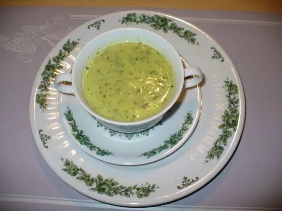 Zucchini-Basilikum-Suppe