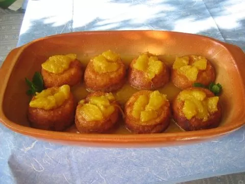 Orangen-Muffins in karamellisierter Orangensauce 