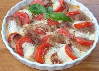 Tomaten-Mozzarella-Gratin mit Schweinemedaillons