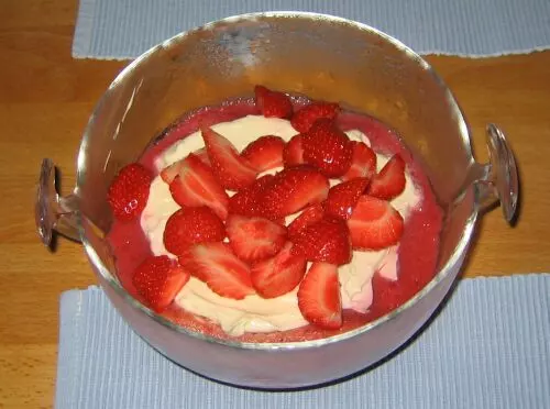 Schnelles Erdbeer-Tiramisu ohne Ei