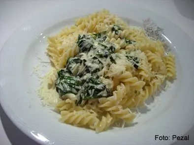 Pasta mit Bärlauch-Frischkäsesauce
