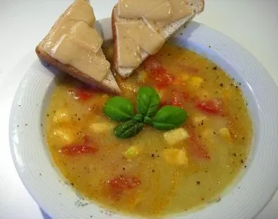 Zucchinicremesuppe Tricolore