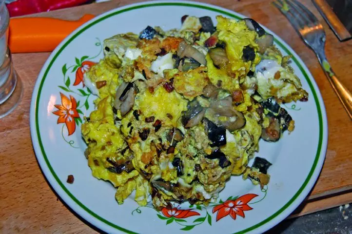 Rührei mit Waldpilzen