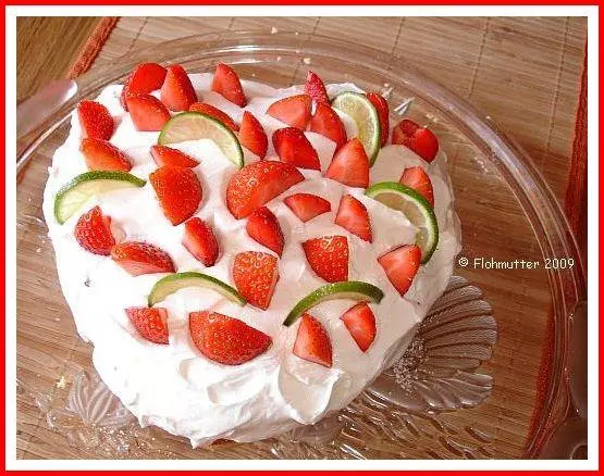 Limetten-Torte mit Erdbeeren