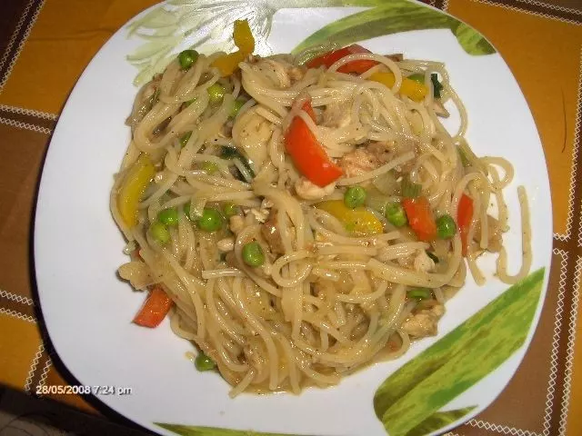 Szechuan-Huhn mit Spaghetti