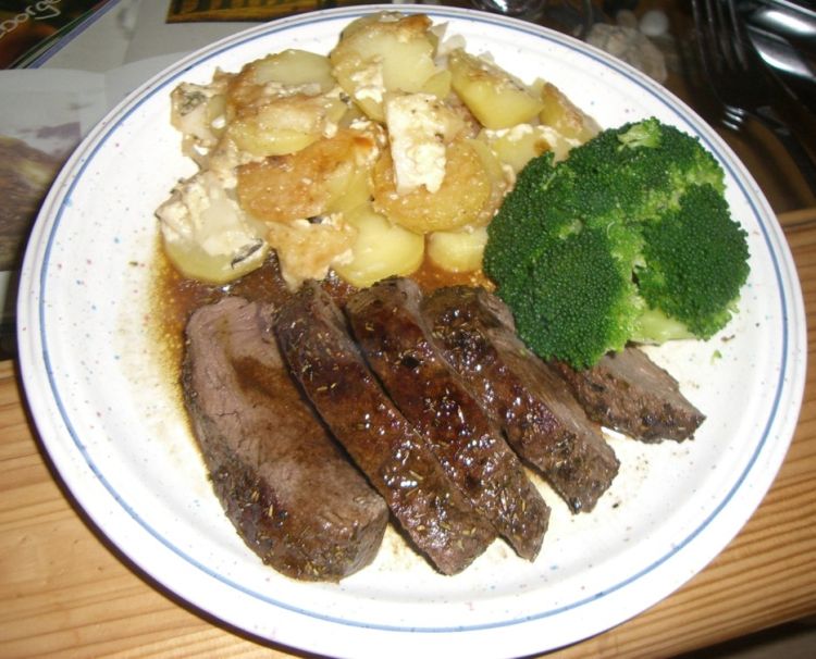 Hirschsteak mit Kartoffelgratin | Kochmeister Rezept