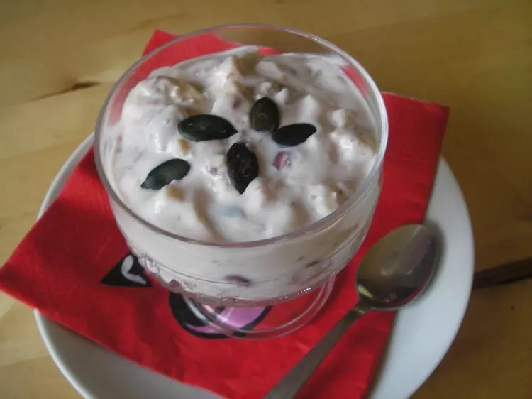 Vollwert-Joghurt mit Kürbiskernen