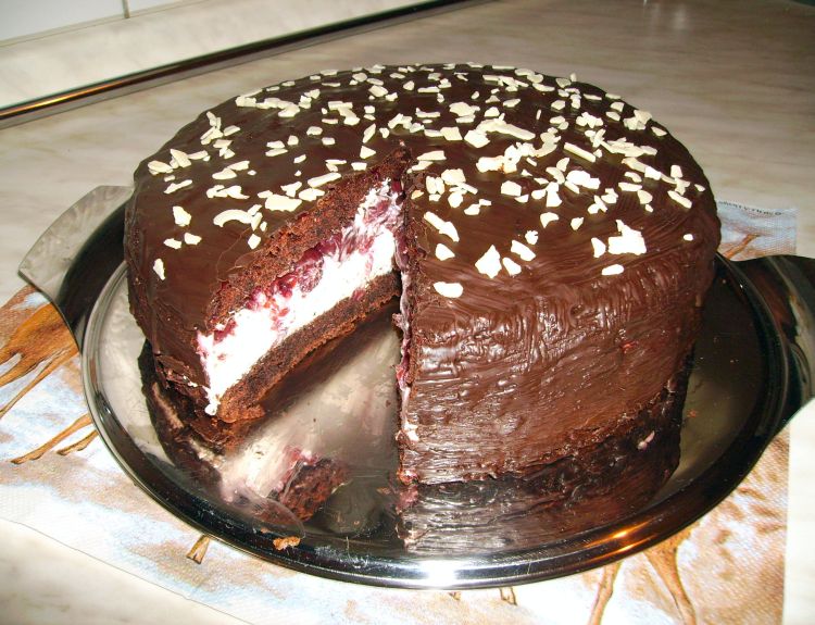 Kirsch-Schokoladen-Torte
