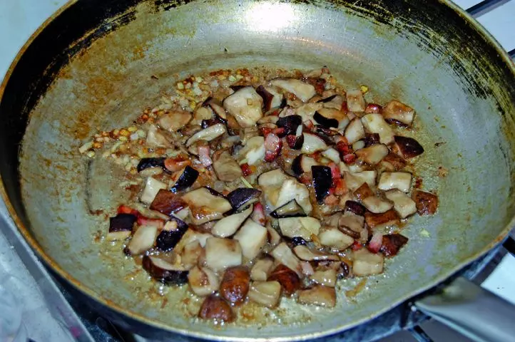 Rührei mit Waldpilzen