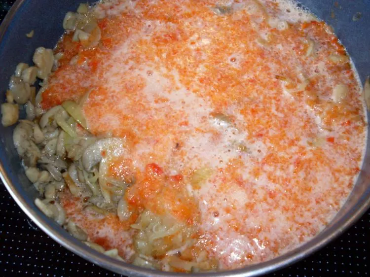 Gebackene Koteletts in Tomaten-Paprika-Soße