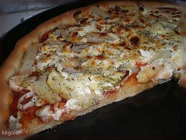 Spargel-Pizza mit Ziegenkäse