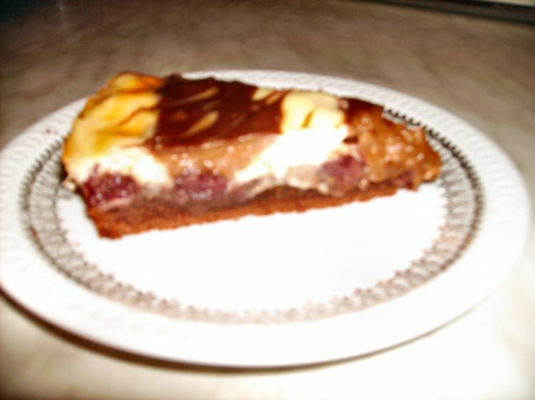 Streifen-Schmand-Kuchen mit Kirschen