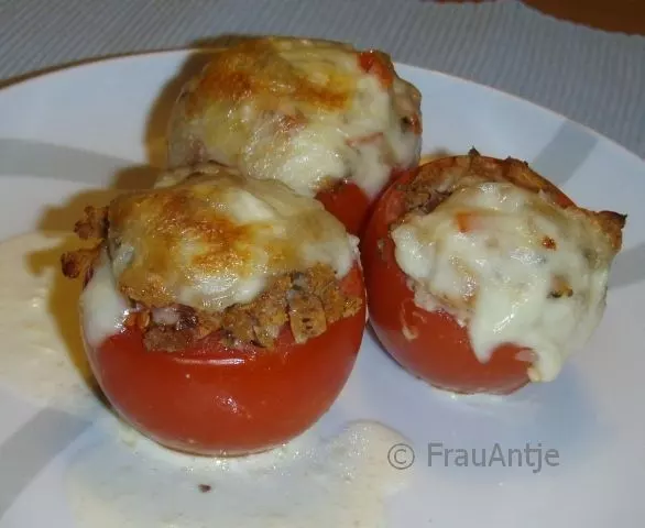 Tomaten mit Brotfüllung