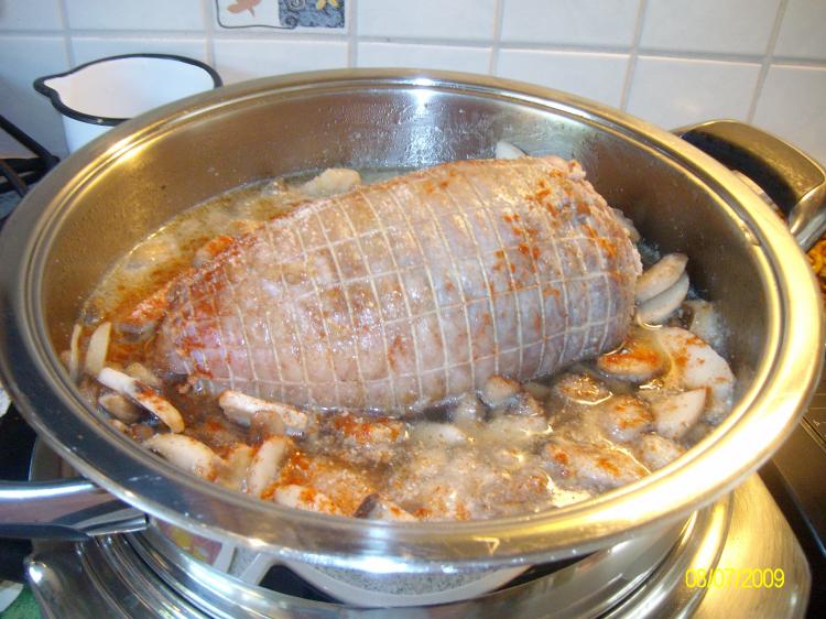 Putenrollbraten Deftig Mit Pilzen Kochmeister Rezept