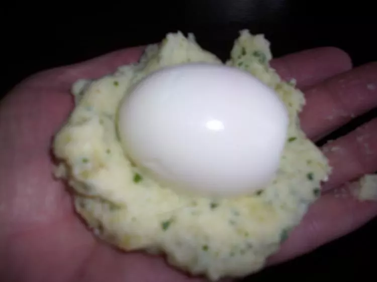 Eier-Klöße mit Senfsoße