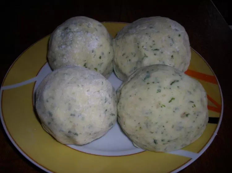 Eier-Klöße mit Senfsoße