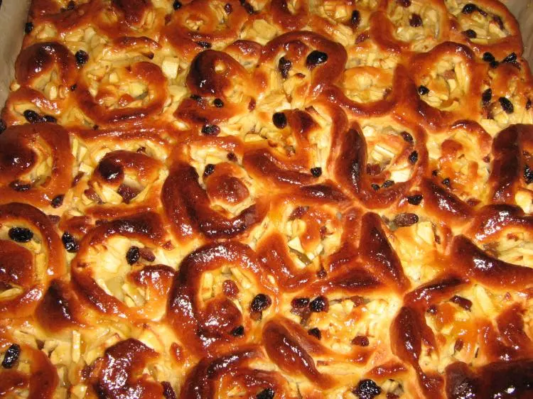Apfel-Sultaninen-Schnecken