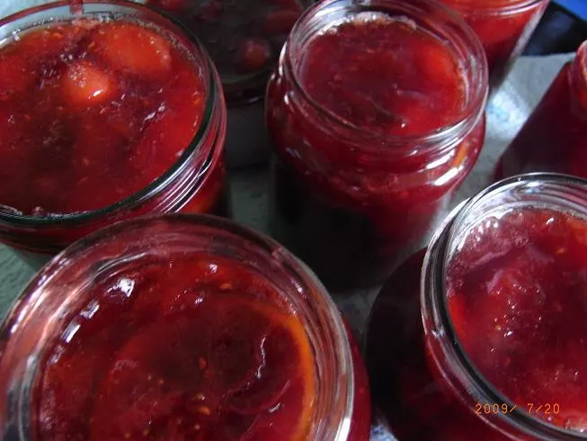 Erdbeeren-Himbeeren-Pflaumen-Ingwer Marmelade