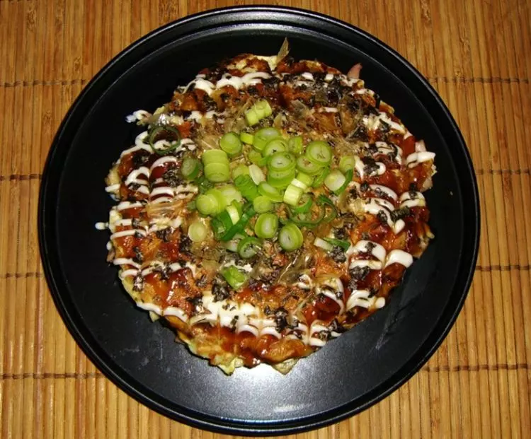 Okonomiyaki mit Schinken, Käse und Champignons