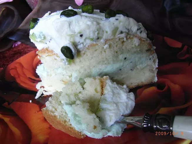 Pistazien-Kiwi-Torte