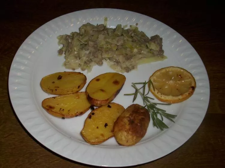 Backkartoffeln mit Weißkohl und Tatar (GG)
