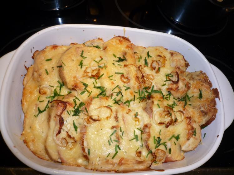 Fleischkäse-Gratin mit Laugenbrötchen | Ein Kochmeister Rezept ...