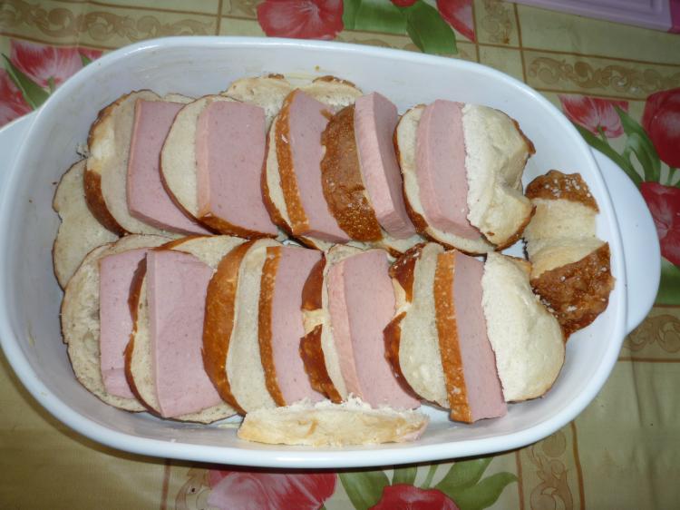 Fleischkäse-Gratin mit Laugenbrötchen | Ein Kochmeister Rezept ...