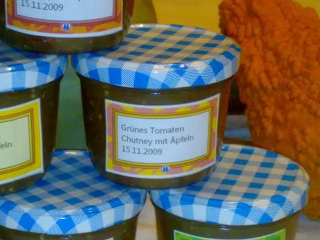 Gruenes Tomatenchutney mit Aepfeln