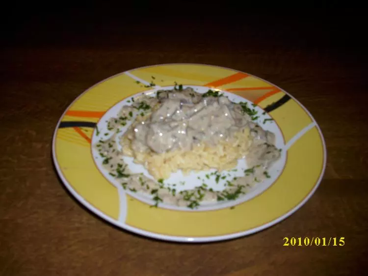 Hähnchenleber mit sauren Rahm und gedünsteten Reis