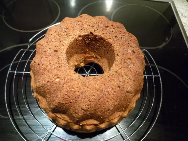 Limetten-Mohn-Gugelhupf