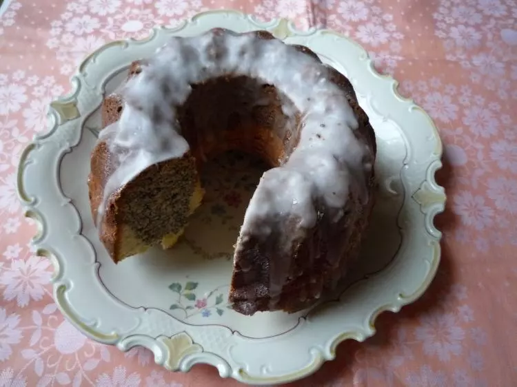 Limetten-Mohn-Gugelhupf
