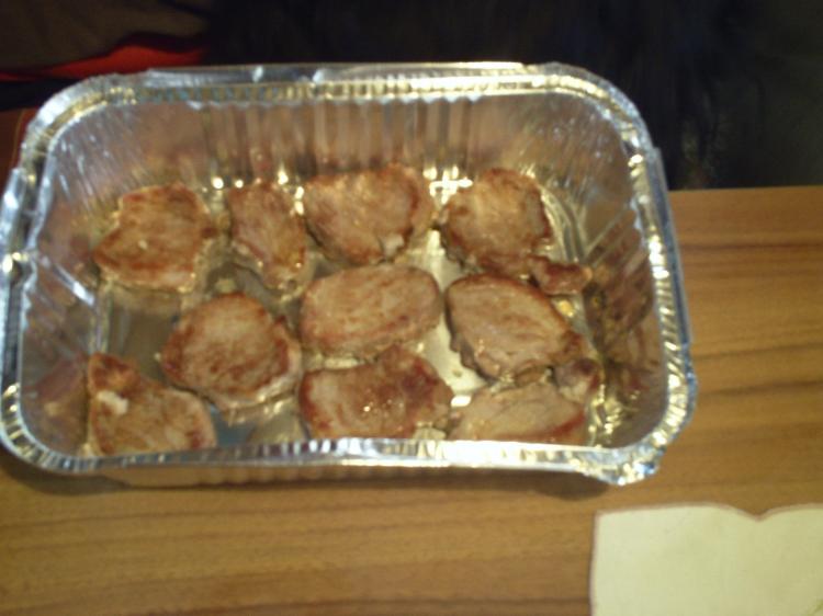 Schweinelendchen überbacken, dazu Kartoffelpüree und Champignon ...