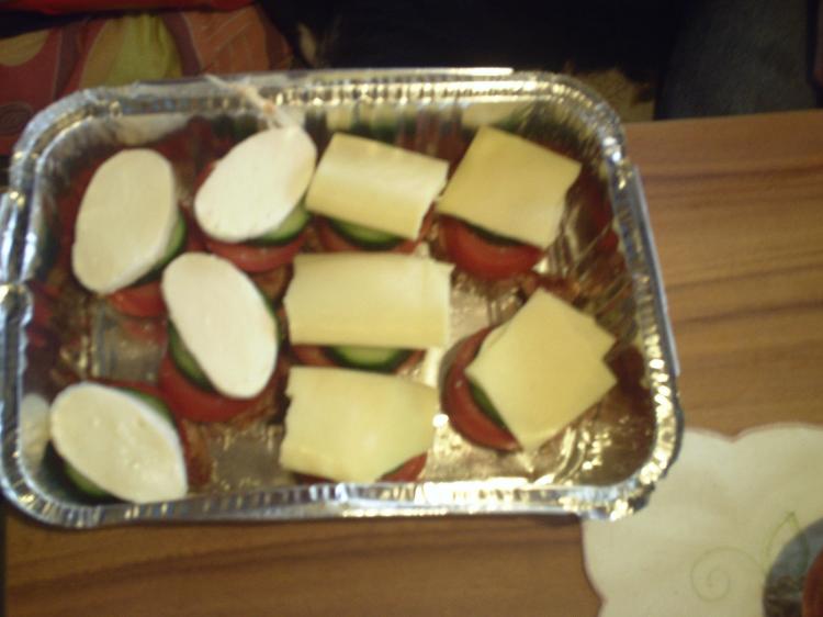Schweinelendchen überbacken, dazu Kartoffelpüree und Champignon ...