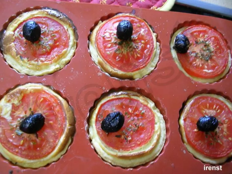 Tomaten-Oliven-Törtchen 