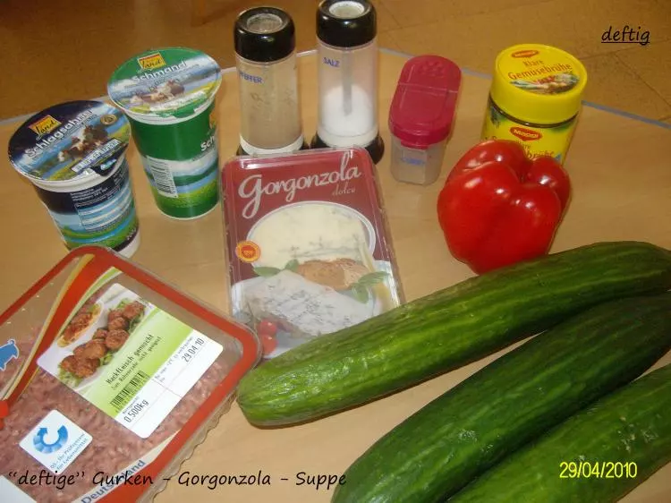 "deftige" Gurken-Gorgonzola-Suppe