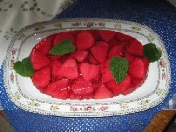 Erdbeeren in Weingelee