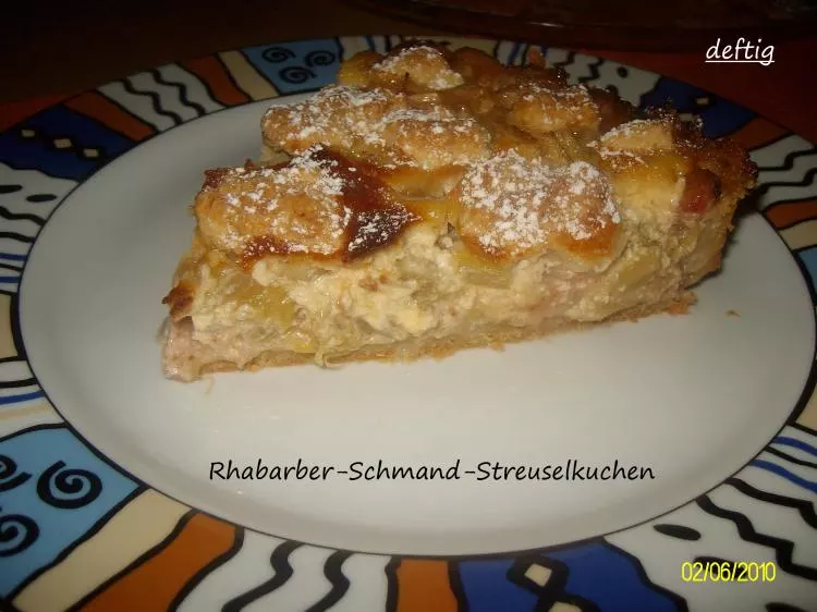 Rhabarber-Schmand-Streuselkuchen