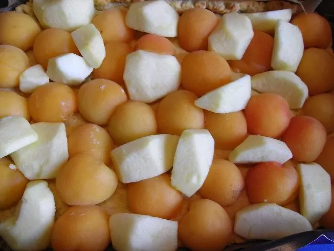 Aprikosen-Apfel-Kuchen mit Guss