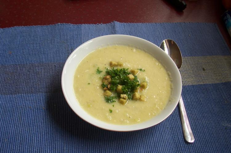Feine Kohlrabi-Zucchini-Suppe