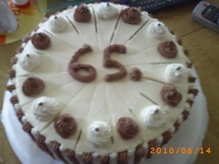 Zweifarbige Torte - zum 65. Geburtstag des Seniorchefs