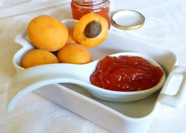 Kirschen-Marillen-Marmelade