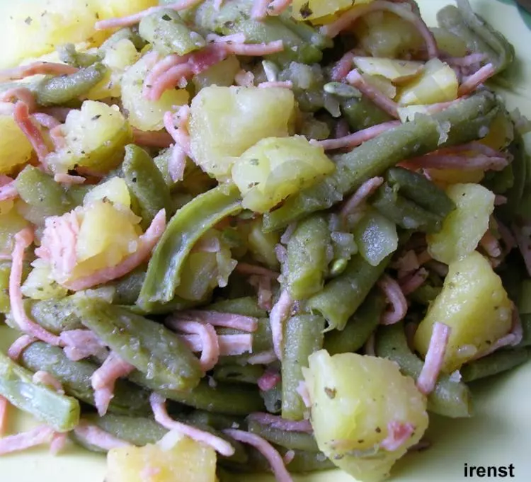 Grüne Bohnen-Kartoffel-Salat mit Schinken