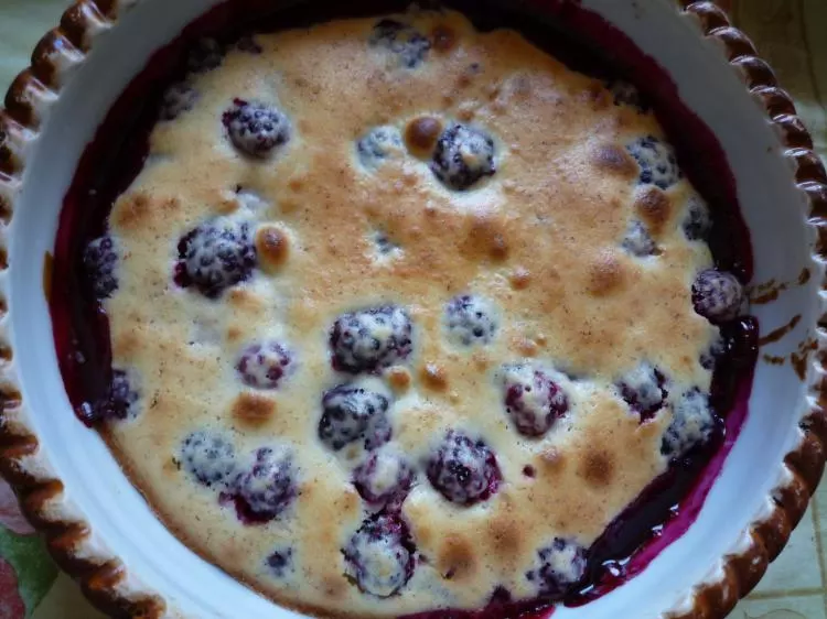 Überbackene Brombeerspeise