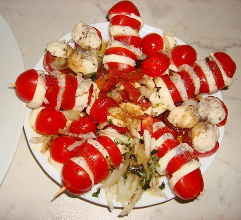 Tomaten-Mozzarella-Spieße