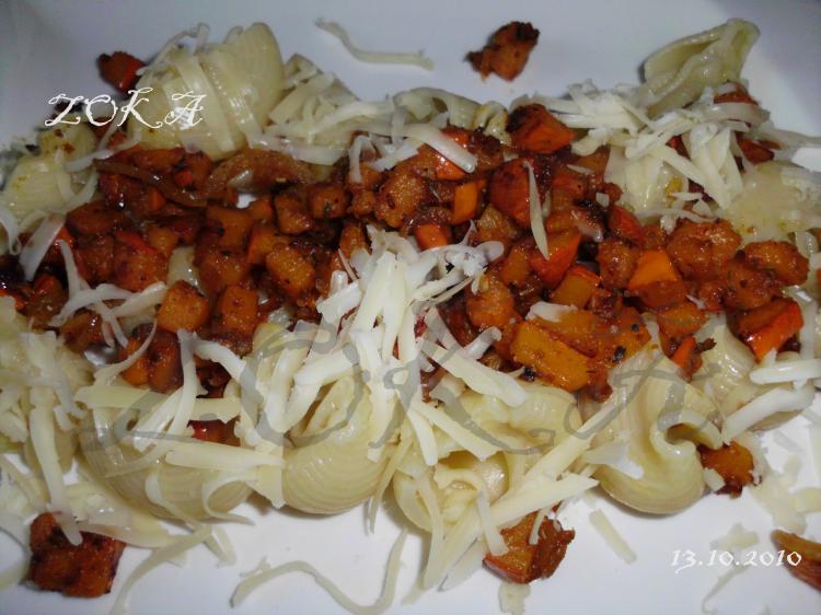 Nudeln mit scharfem Hokkaidokürbis